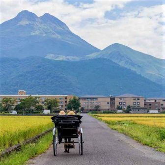 湯布院の人力車